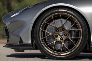 Aston Martin V12 Vanquish