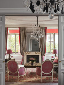 Hôtel Plaza Athénée, Haute Couture Eiffel Suite Paris